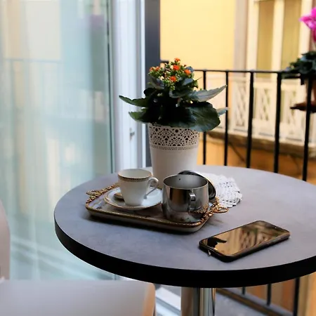 Capitelli Couette-café Naples